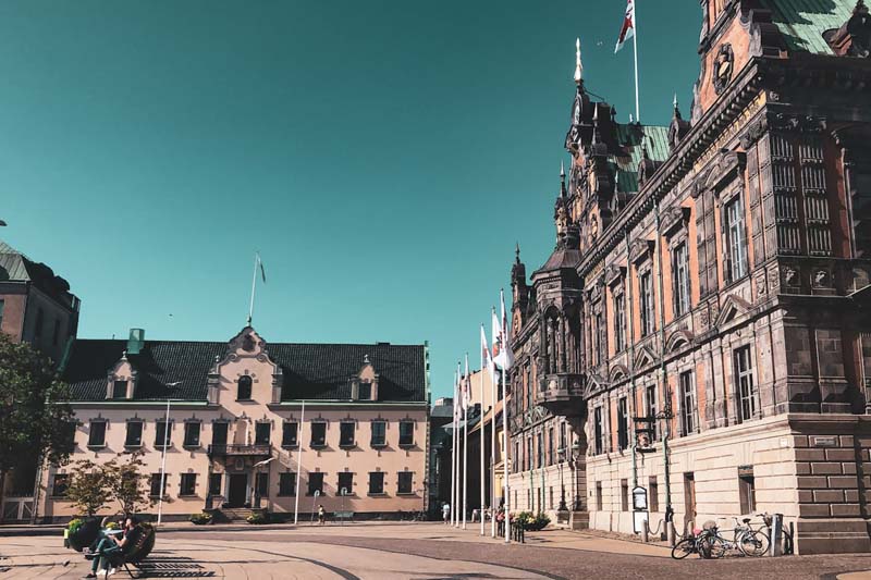 Stortorget i Lund med rådhuset och universitetshuset i bakgrunden
